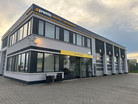 AKKA GmbH Premio Filiale mit Außenwerbung